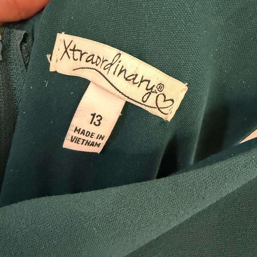 Elegant Green Strapless Dress with Silver Accents at midriff - Picture 2 of 12